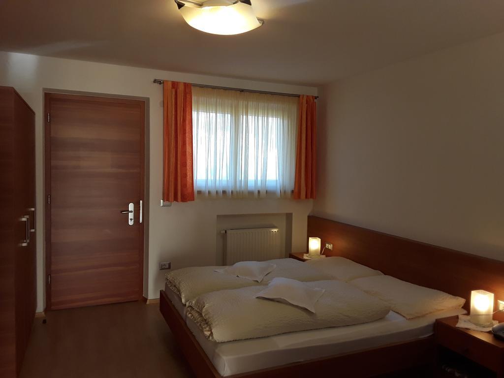 Hotel Haselried Tirolo Exteriör bild