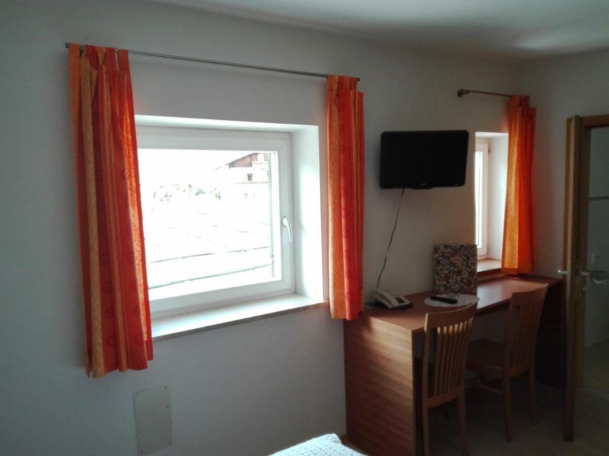 Hotel Haselried Tirolo Exteriör bild