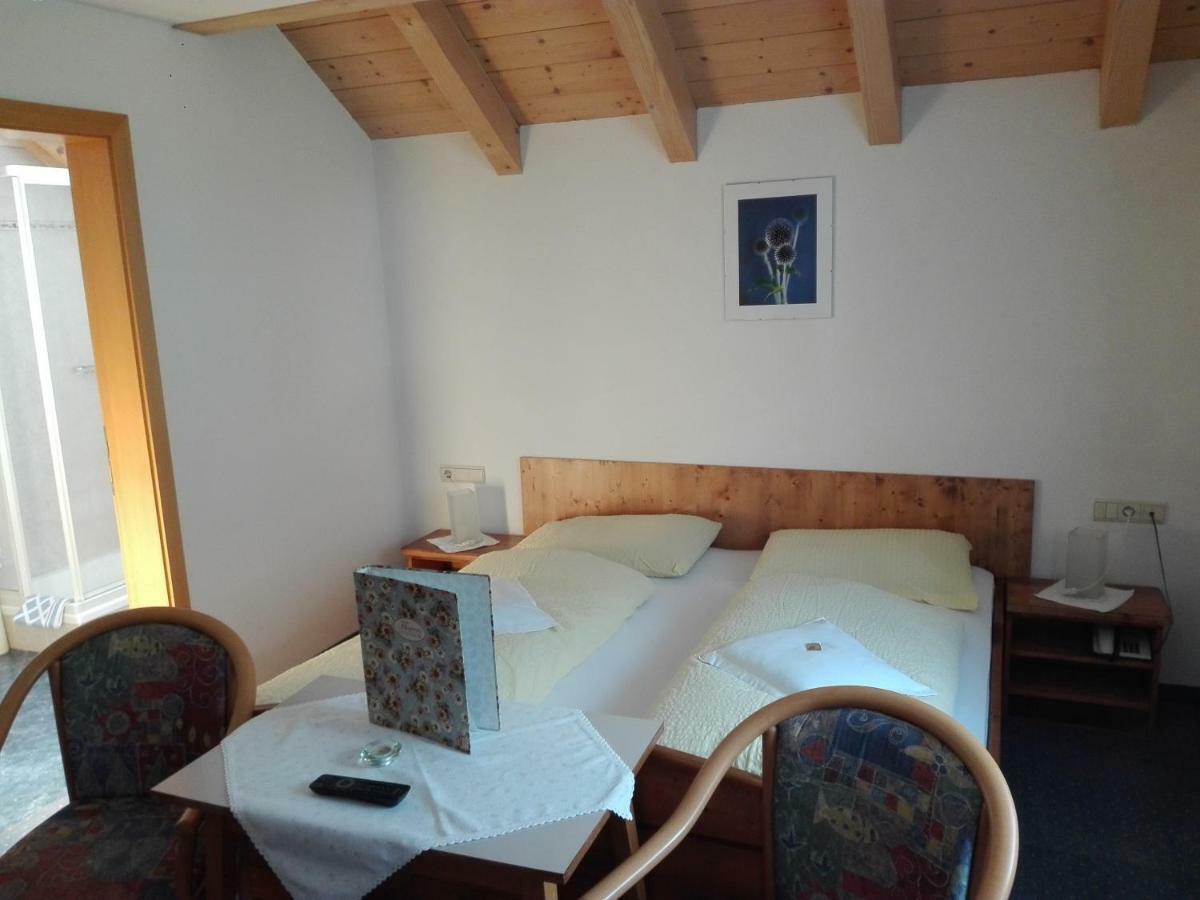 Hotel Haselried Tirolo Exteriör bild