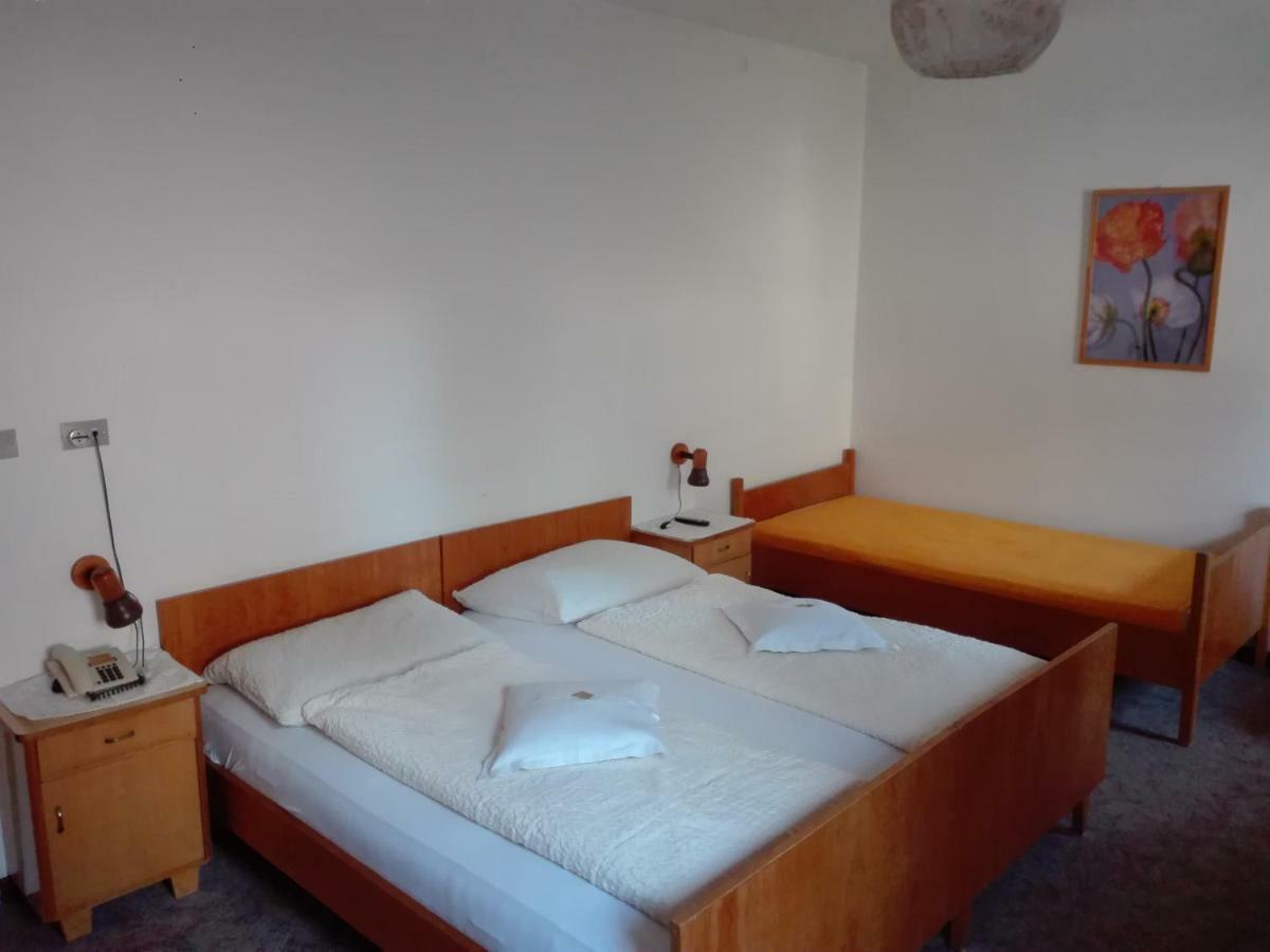 Hotel Haselried Tirolo Exteriör bild