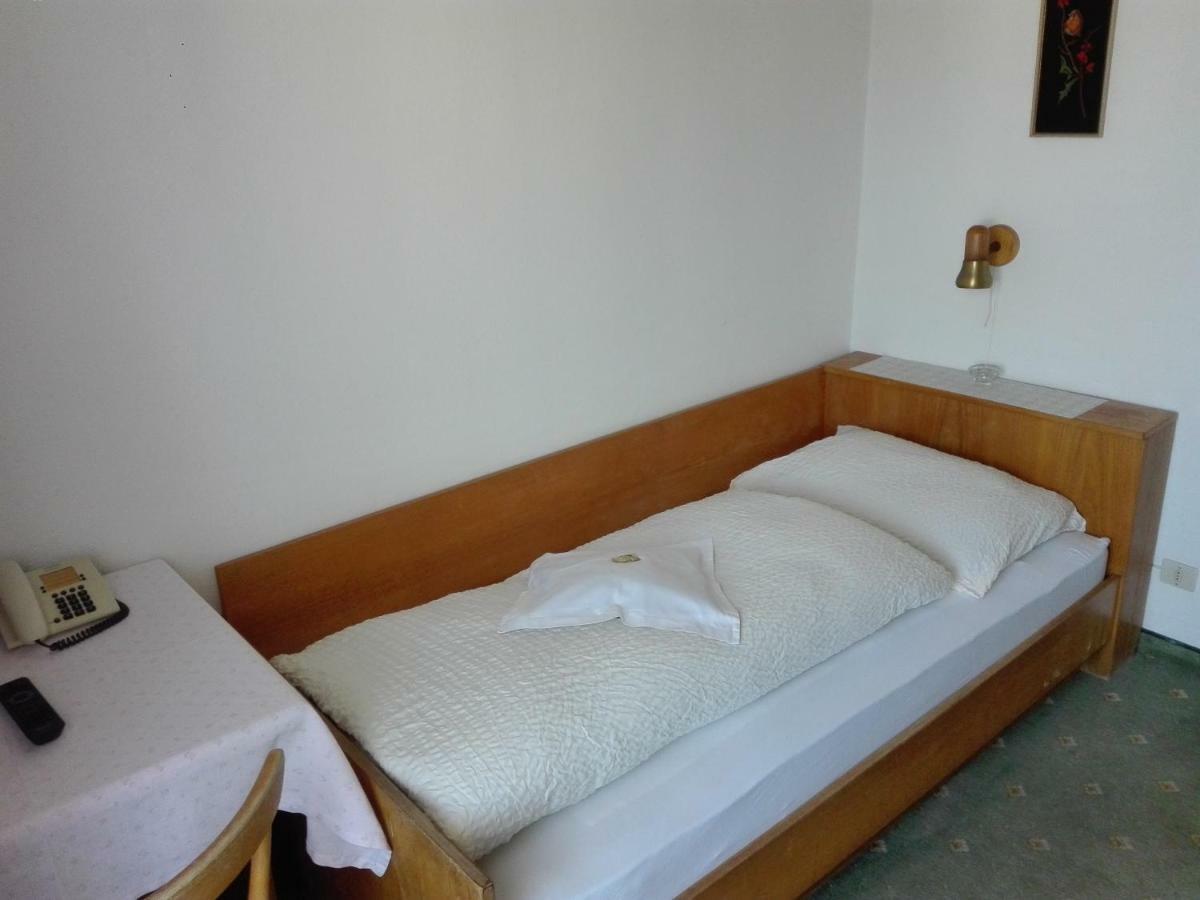 Hotel Haselried Tirolo Exteriör bild