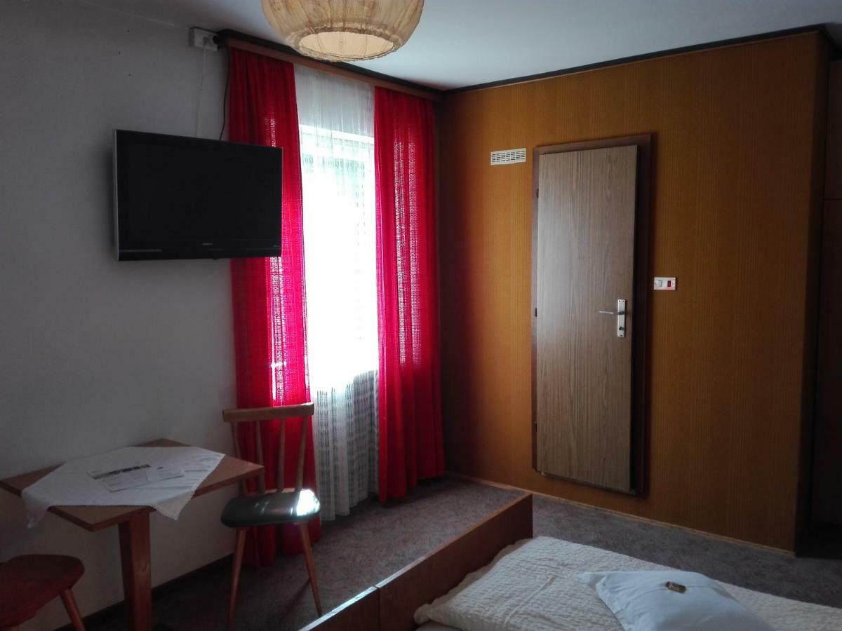 Hotel Haselried Tirolo Exteriör bild